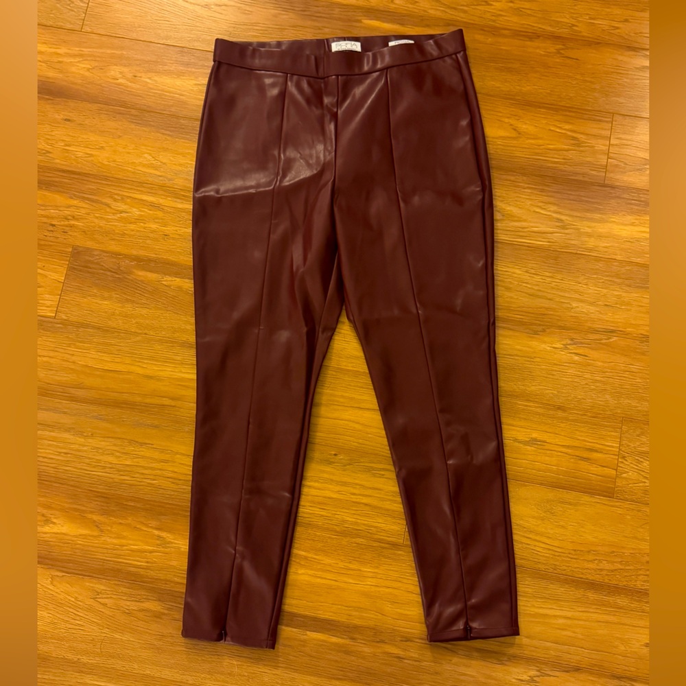 Sofia Vegara faux leather leggings